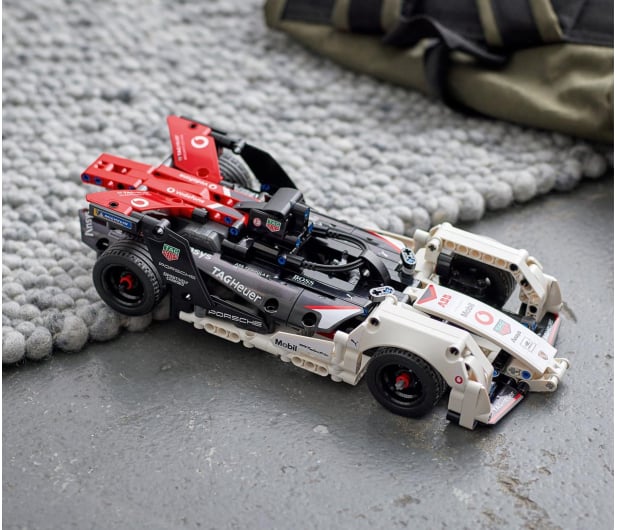 LEGO Technic 42137 Formula E® Porsche 99X Electric - 1032196 - zdjęcie 4