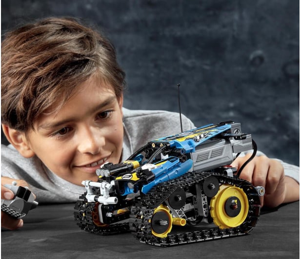 LEGO Technic 42095 Sterowana wyścigówka kaskaderska - 467575 - zdjęcie 2