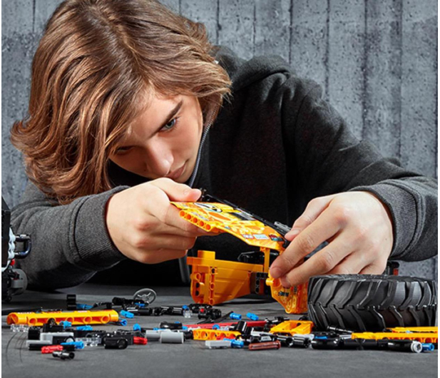LEGO Technic 42099 Zdalnie sterowany pojazd terenowy - 505532 - zdjęcie 2