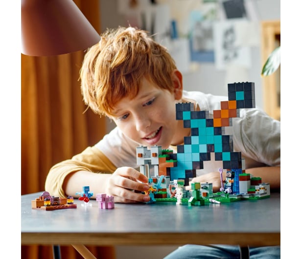LEGO Minecraft 21244 Bastion miecza - 1090570 - zdjęcie 5