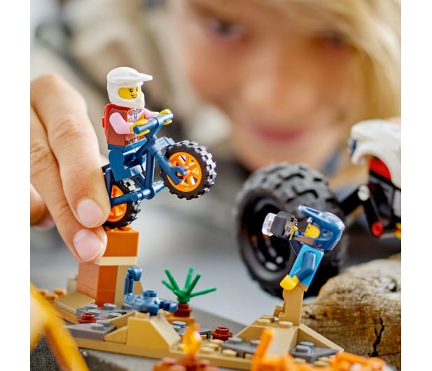 LEGO City 60387 Przygody samochodem terenowym z napędem 4x4 - 1091244 - zdjęcie 10