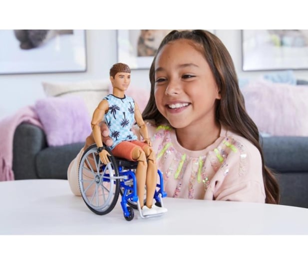 Barbie Fashonistas Ken na wózku Top w palmy - 1107830 - zdjęcie 4