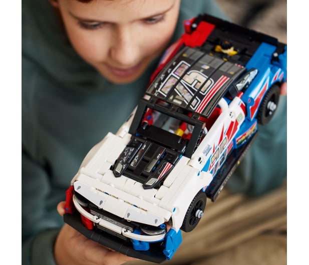LEGO Technic 42153 Nowy Chevrolet Camaro ZL1 z serii NASCAR® - 1091322 - zdjęcie 3