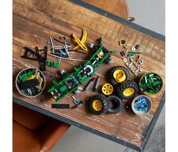 LEGO Technic 42157 Ciągnik zrywkowy John Deere 948L-II - 1144396 - zdjęcie 13