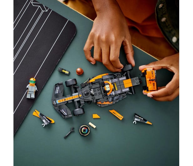 LEGO Speed Champions 76919 Samochód wyścigowy McLaren F1 2023 - 1220615 - zdjęcie 12