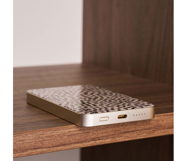Burga Almond Latte Gunmetal Magnetic Power Bank 5000 - 1522385 - zdjęcie 2