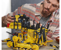 LEGO Technic 42131 Sterowany przez aplikację buldożer Cat® D11 - 1026667 - zdjęcie 2