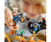LEGO City 60387 Przygody samochodem terenowym z napędem 4x4 - 1091244 - zdjęcie 10